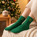 Chaussettes de Noël portées sur un canapé