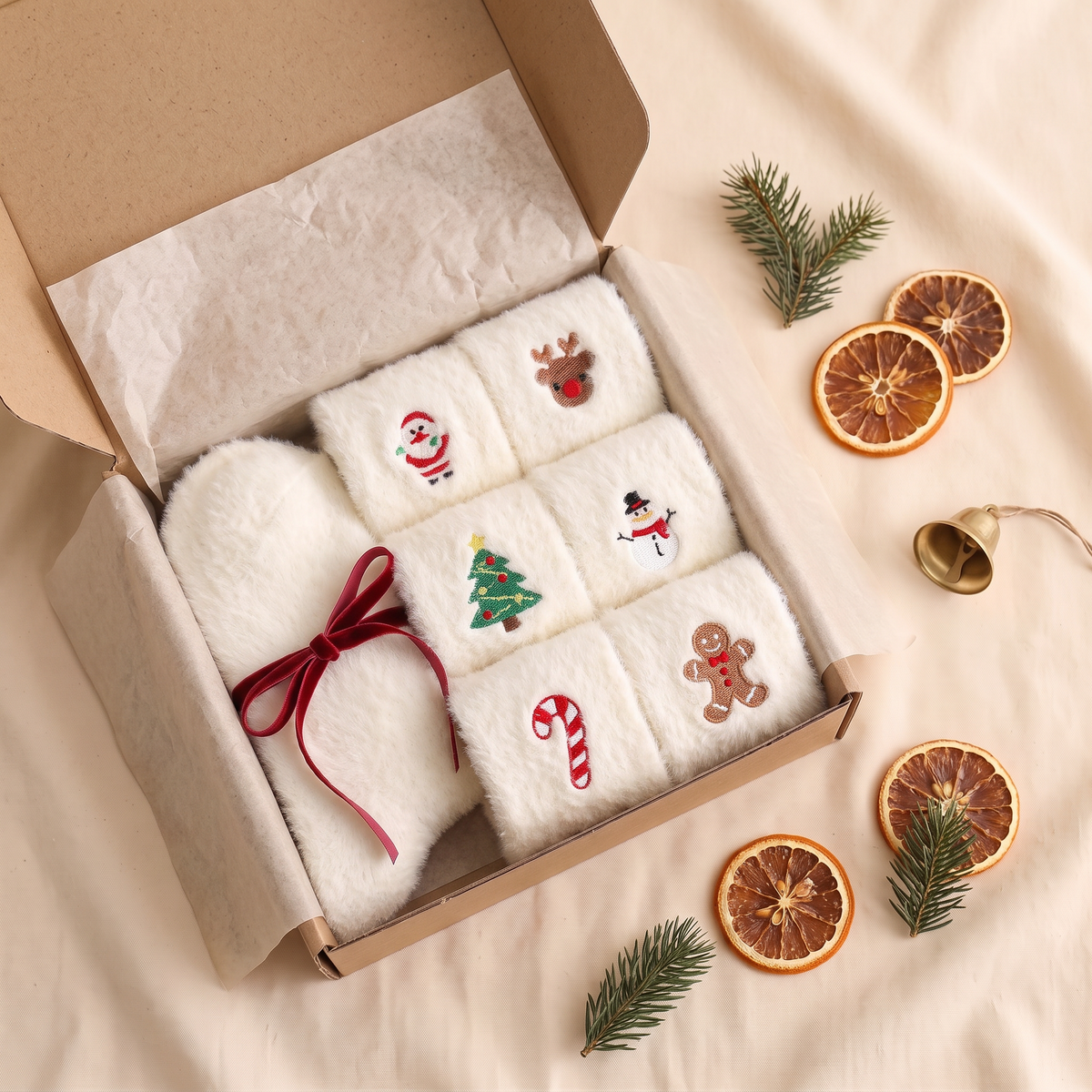 6 paires de chaussettes de Noël velours dans une boîte cadeau